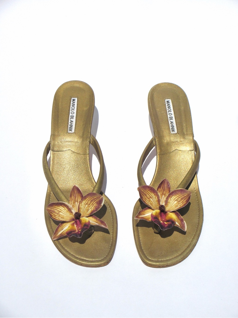 Reworked Upcycled Manolo Blahnik Muted Gold Orchid Kitten Heels - Picture 3 of 7